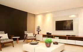 Prédio e Apartamento Novo Perto da Praia :)